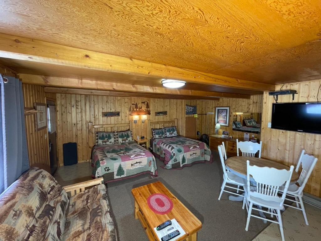 Sportsman Lodge Melrose Mt Бют Екстериор снимка